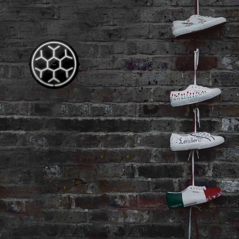 چراغ دیواری نئون دیزاین مدل Soccer-Ball-BL_WHT