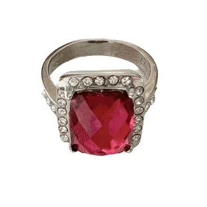 انگشتر زنانه مدل مربعی