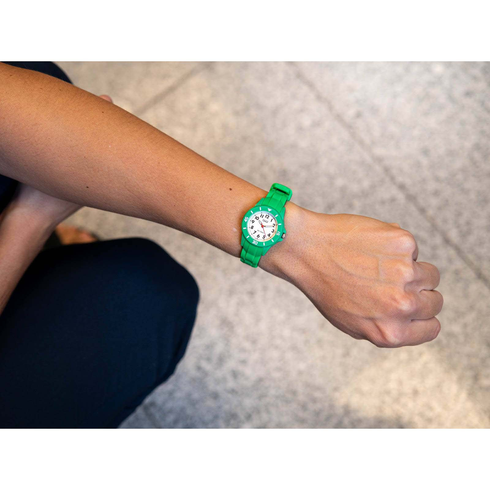 ساعت مچی عقربه ای بچگانه کیو اند کیو مدل V26A-007VY