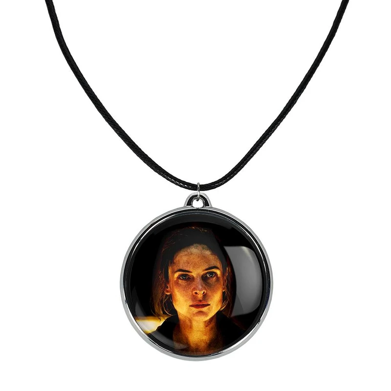 گردنبند خندالو مدل سریال سیلو Silo کد 2997829967