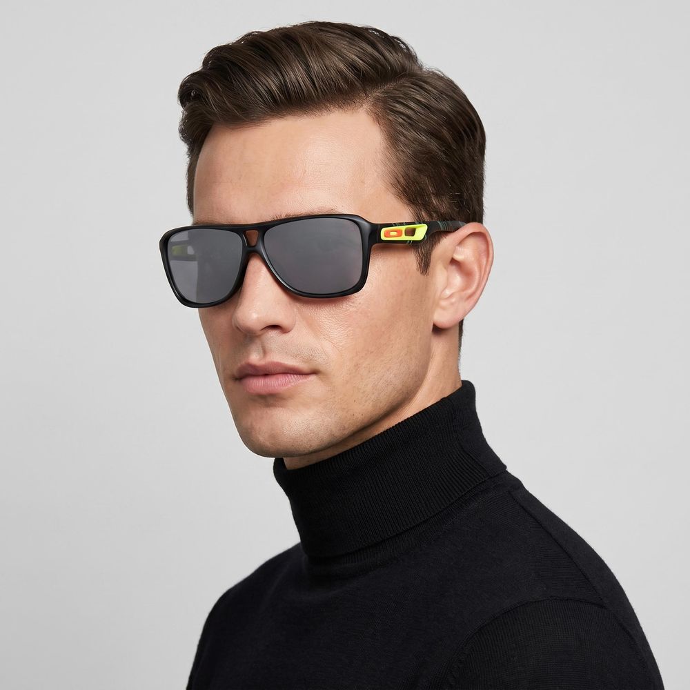 عینک آفتابی ویفرر (Wayfarer) مردانه اوکلی مدل 0OO9150