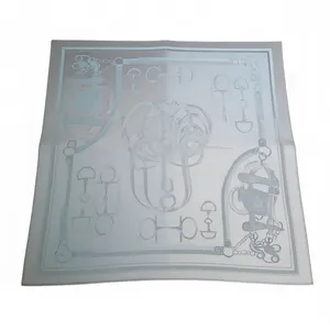 روسری زنانه مدل ژاکارد ابریشم دو رویه لمه دار کد 0043