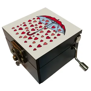 جعبه موزیکال مدل هندلی طرح عشق چتر قلب کد 2013