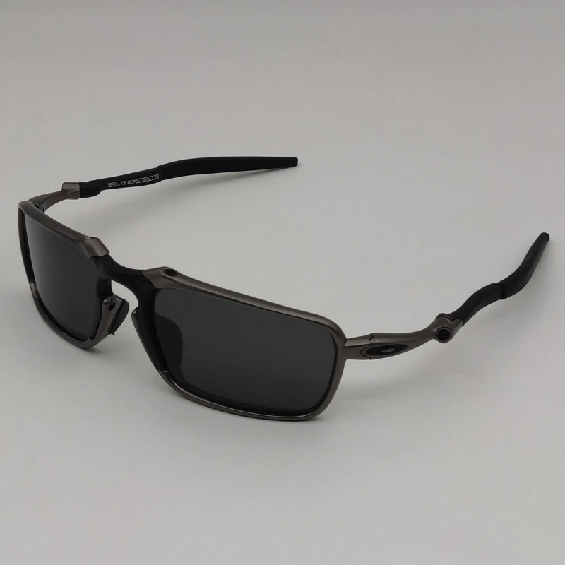 عینک آفتابی بایکر پلاریزه اوکلی مدل BADMAN OO6020-03