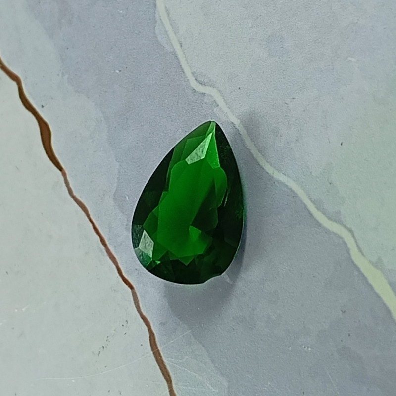 سنگ زمرد سلین کالا مدل اشکی کد 13.8.5