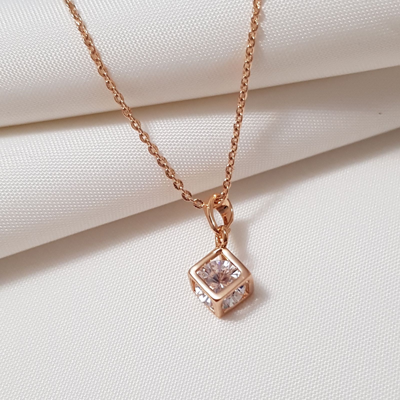 گردنبند زنانه ژوپینگ مدل مکعب تک نگین 333931 -  - 4