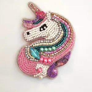 گل سینه زنانه مدل تک شاخ