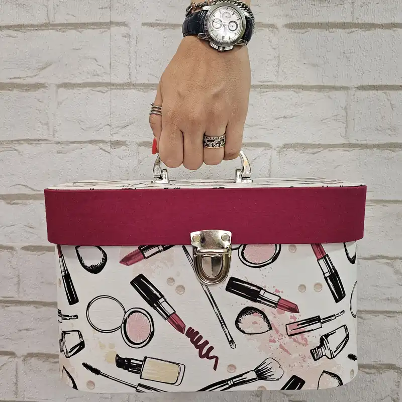 جعبه هدیه مدل چمدانی طرح میکاپ