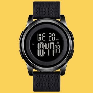نقد و بررسی ساعت مچی دیجیتال مردانه اسکمی مدل 1502 BK توسط خریداران
