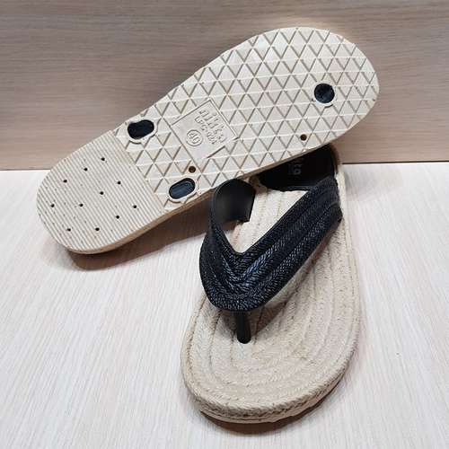 دمپایی لاانگشتی زنانه نیکتا مدل ستایش کد 001 دمپایی لاانگشتی زنانه نیکتا مدل ستایش کد 001