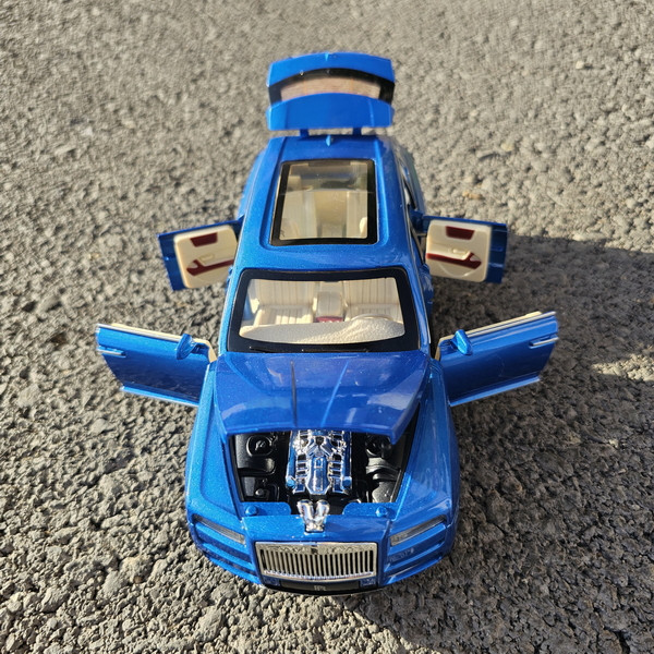 ماشین بازی مدل Rolls Royce Cullinan دودزا