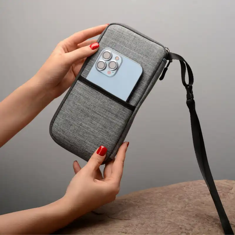 کیف پاسپورتی مدل happy camp