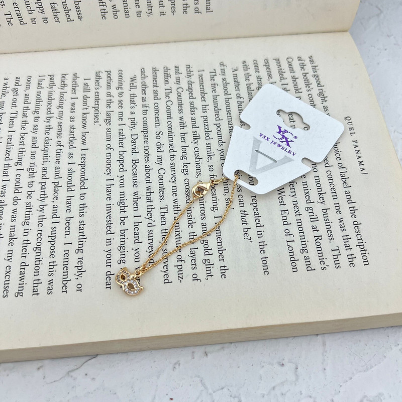 آویز ساعت زنانه وای اس ایکس مدل نقاب کد WA4009