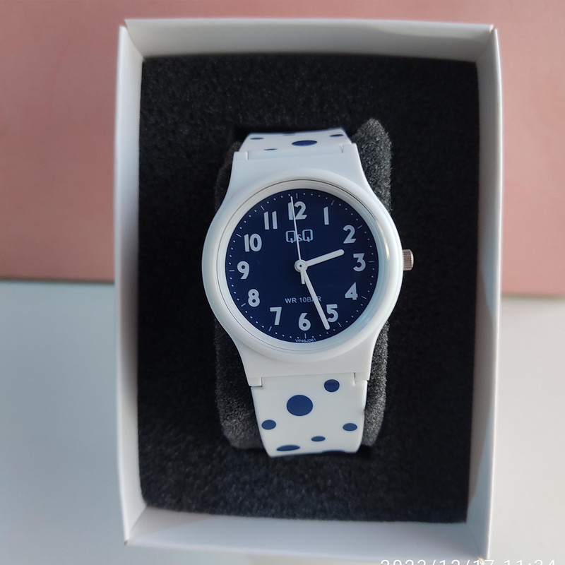 ساعت مچی عقربه ای زنانه کیو اند کیو مدل VP5J061Y