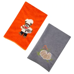 حوله دستی مدل گلدوزی طرح خرس و کدو سایز 60*38 سانتی متر مجموعه 2 عددی
