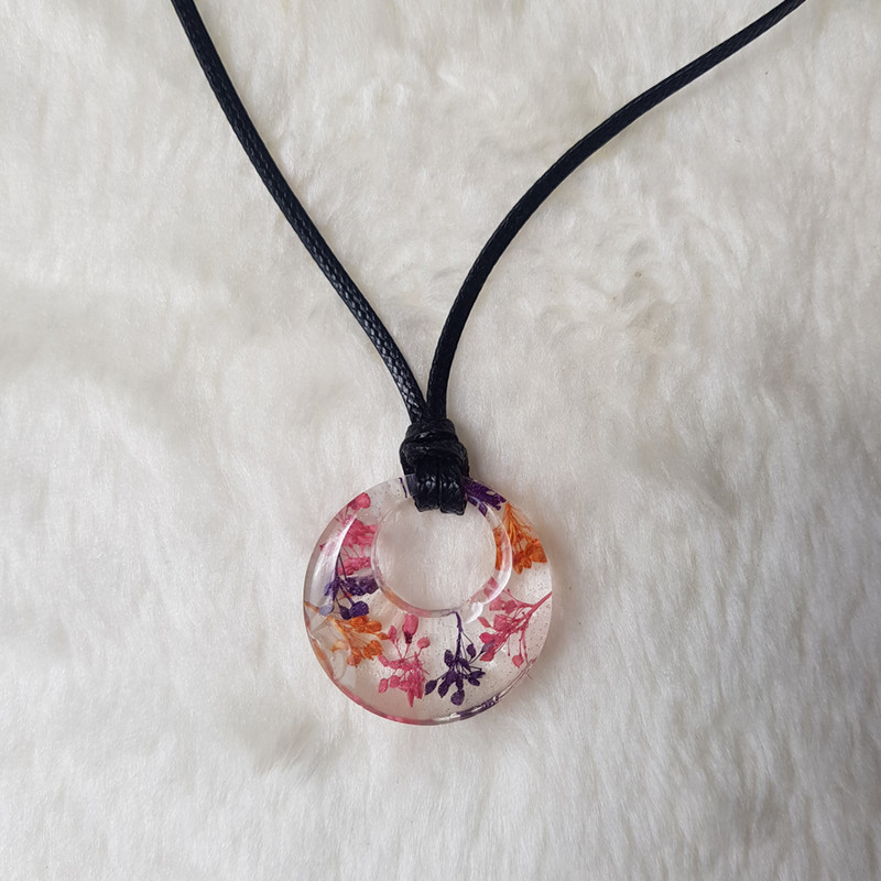 گردنبند دخترانه مدل رزینی گل خشک