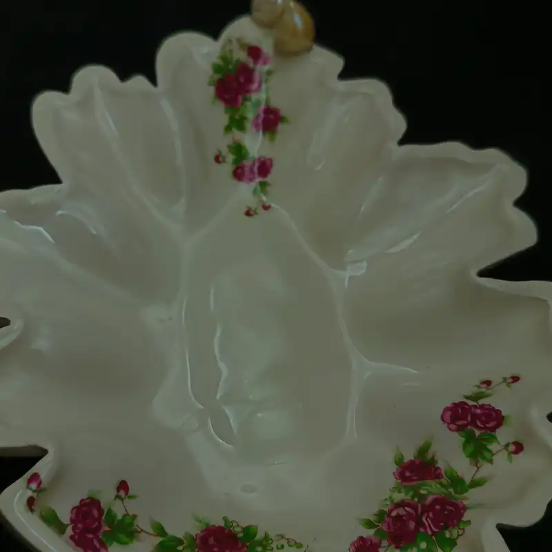 شیرینی خوری سرامیکی هیوا طرح برگ گل سرخی کد 11588838