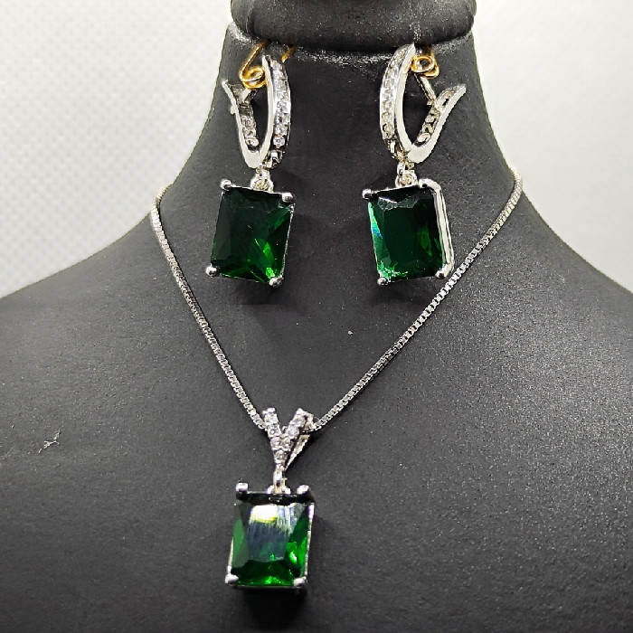 نیم ست نقره زنانه مدل سنگ زمرد کد 588