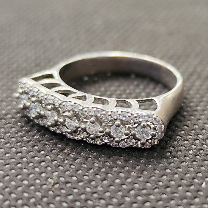 انگشتر نقره زنانه مدل سنگ برلیان اتمی کد 852