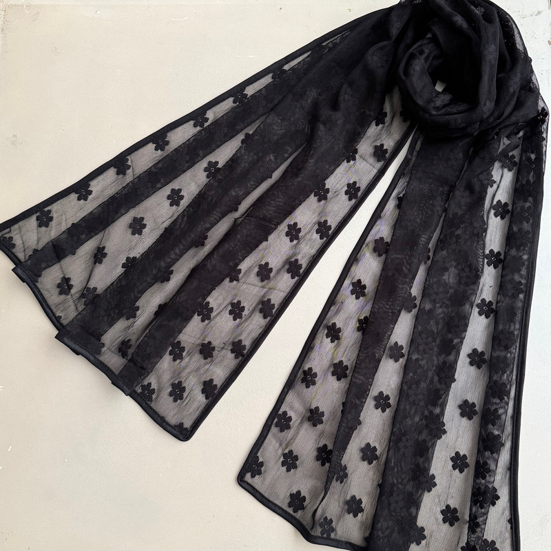 شال زنانه مدل توری گل گلی برجسته دور نوار ‌دوزی مجلسی