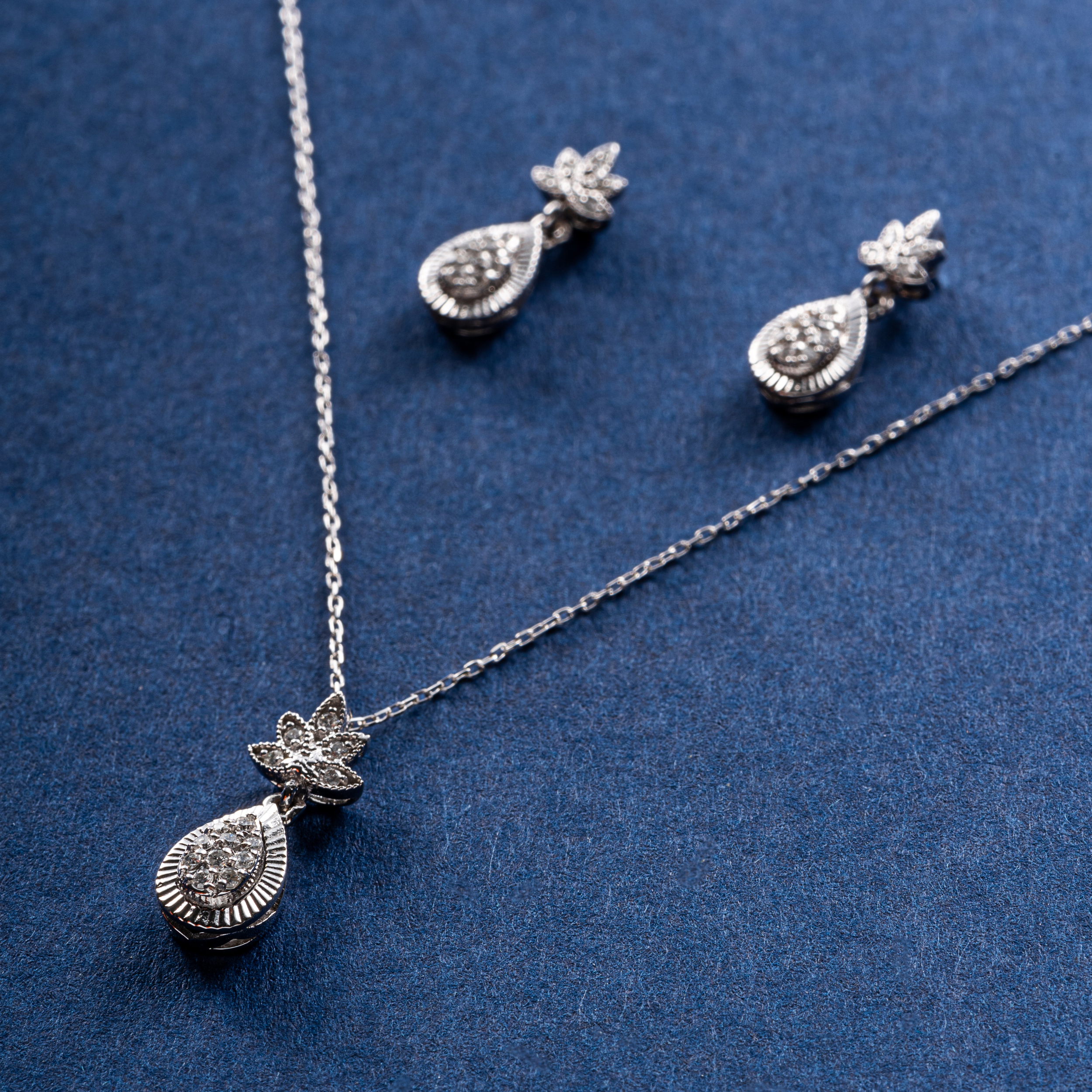 نیم ست طلا 18 عیار زنانه جواهری سون مدل 0109