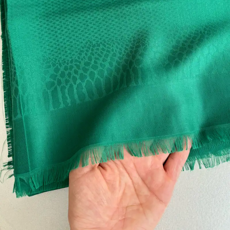 روسری زنانه مدل نخی ساده رسمی پوست ماری چهار فصل قواره بزرگ کد 7