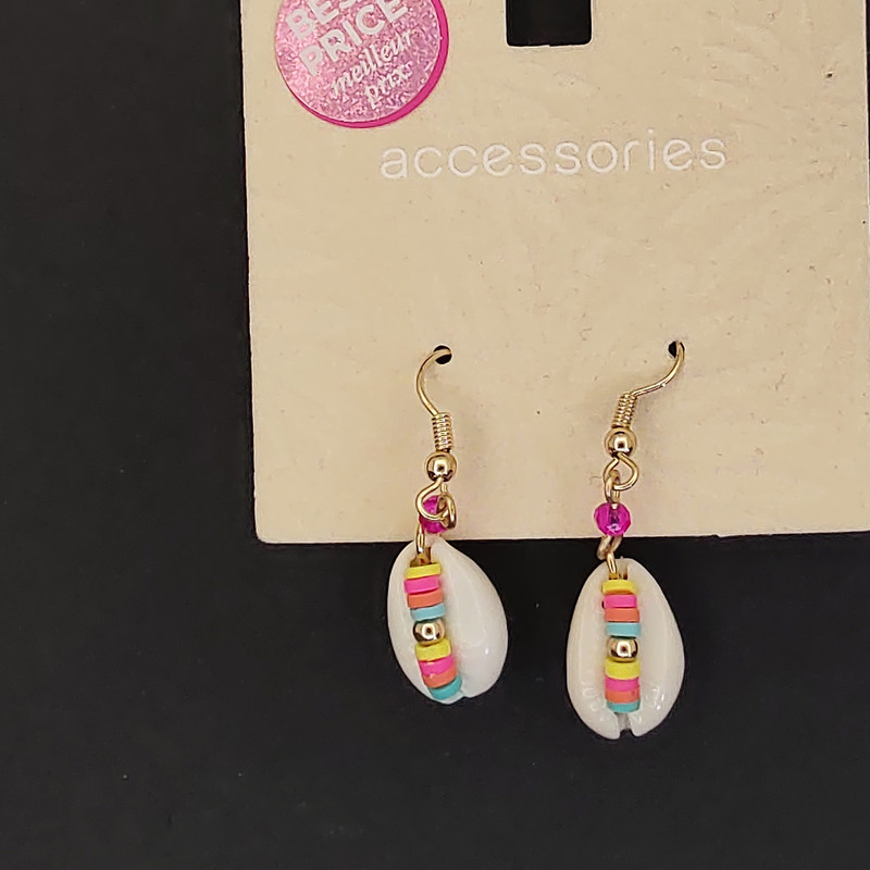 گوشواره دخترانه اکسسورایز مدل صدفی رنگی گوشواره دخترانه اکسسورایز مدل صدفی رنگی