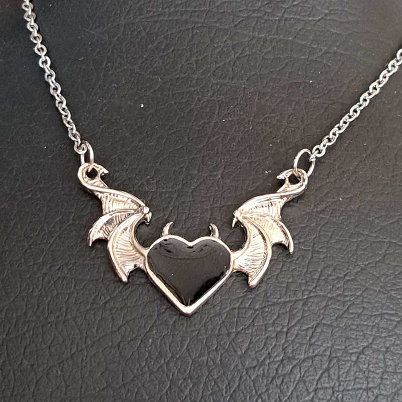 گردنبند دخترانه مدل قلب بالدار کد SH