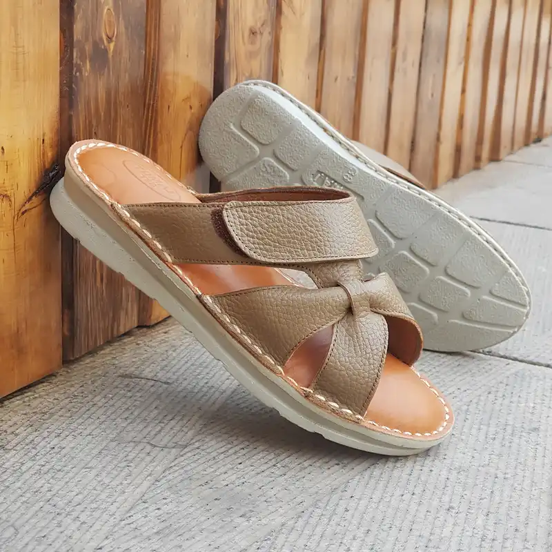 دمپایی زنانه مدل چرم طبیعی کد 06 رنگ قهوه ای