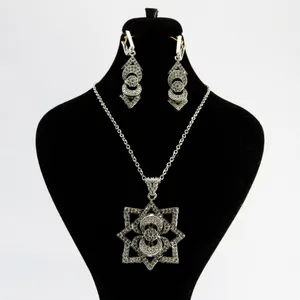 نیم ست نقره زنانه کد AV047