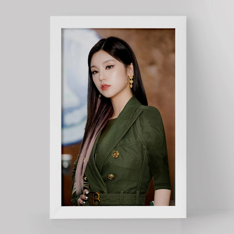 تابلو خندالو مدل یجی گروه ایتزی ITZY کد 20202