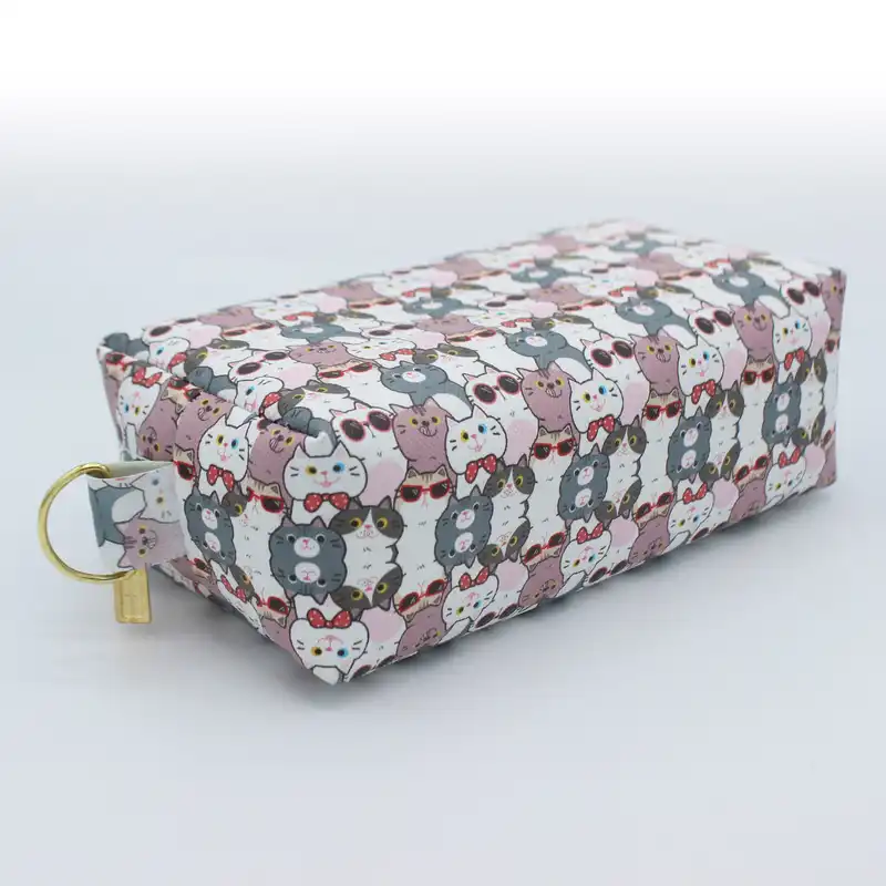 کیف لوازم آرایش زنانه مدل پیشی ها کد IDM 548