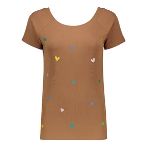 بلوز آستین کوتاه زنانه مدل گلدوزی قلب کد 110402/7  رنگ نسکافه ای