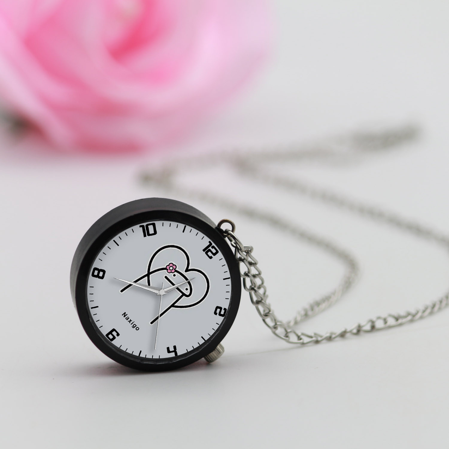 ساعت گردنبندی عقربه ای ناکسیگو مدل میقولی کد NF12686 ساعت گردنبندی عقربه ای ناکسیگو مدل میقولی کد NF12686