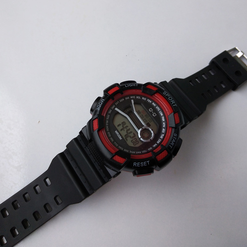 ساعت مچی دیجیتال پسرانه کیو اند کیو کد 1398 ساعت مچی دیجیتال پسرانه کیو اند کیو کد 1398