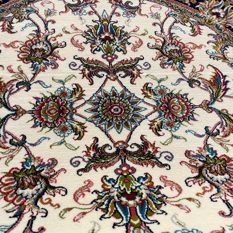 فرش ماشینی 700 شانه زمینه کرم حاشیه سرمه ای مدل صبا فرش ماشینی 700 شانه زمینه کرم حاشیه سرمه ای مدل صبا