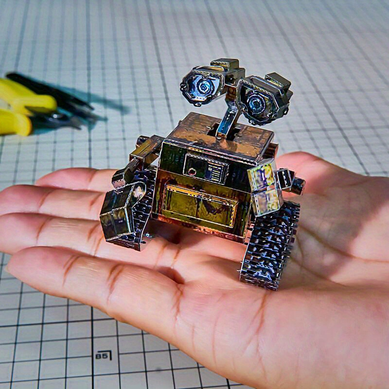 ساختنی مدل Wall-E