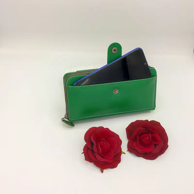 کیف پول زنانه مدل زیپ قاپاق مستطیل پشت موبایلی کد 024