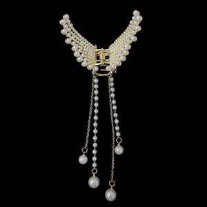 کلیپس مو زنانه مدل فلزی طرح باله مرواریدی آویزدار 