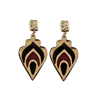 گوشواره میخی زنانه مدل رزینی سنتی