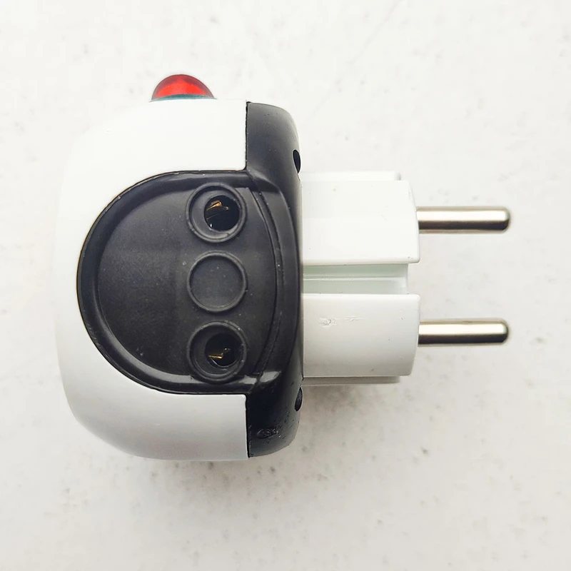 عکس شماره 7 : مبدل سه راهی برق مدل کلید دار مولتی کد 208 بسته 2 عددی