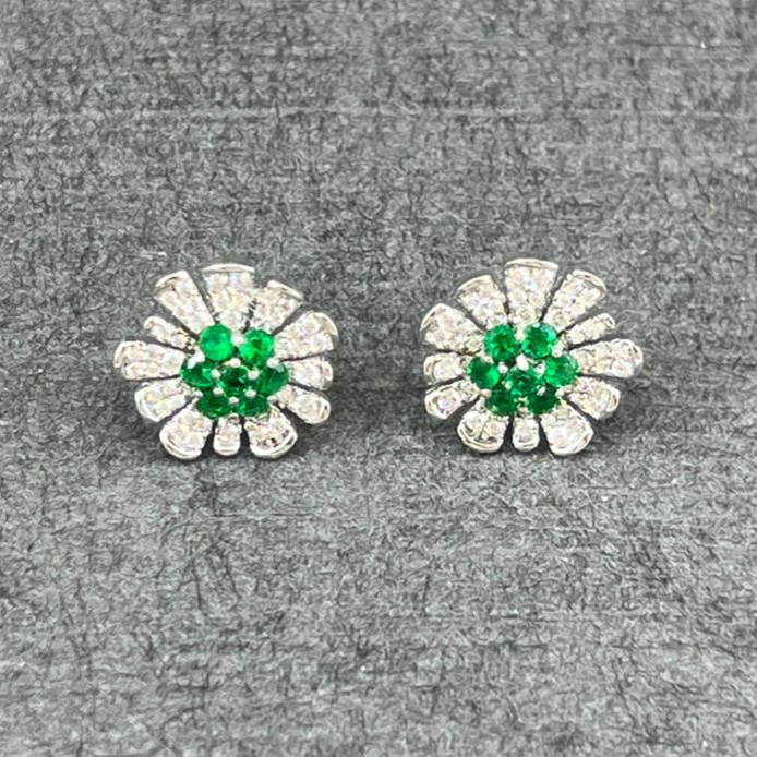 گوشواره طلا 18 عیار زنانه دوست خوب مدل Emerald dk513 گوشواره طلا 18 عیار زنانه دوست خوب مدل Emerald dk513