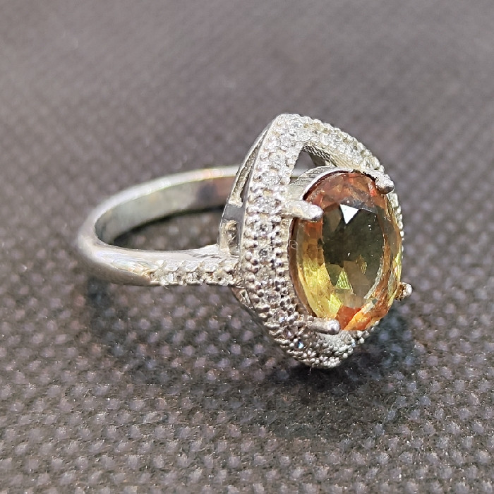 انگشتر نقره زنانه مدل سنگ الکساندریت کد 524 انگشتر نقره زنانه مدل سنگ الکساندریت کد 524