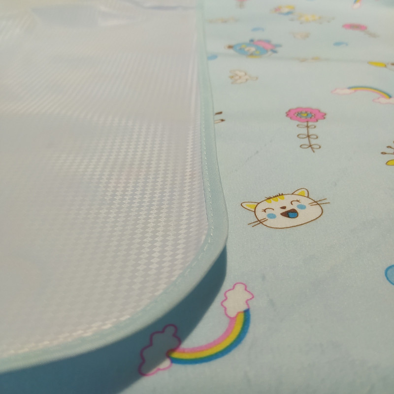 زیرانداز تعویض نوزاد مدل Giraffe and Flower