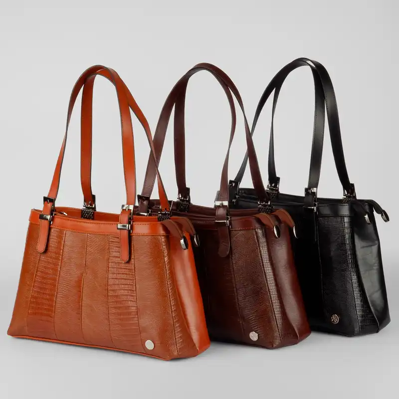 کیف دوشی زنانه شاپرک مدل چرم