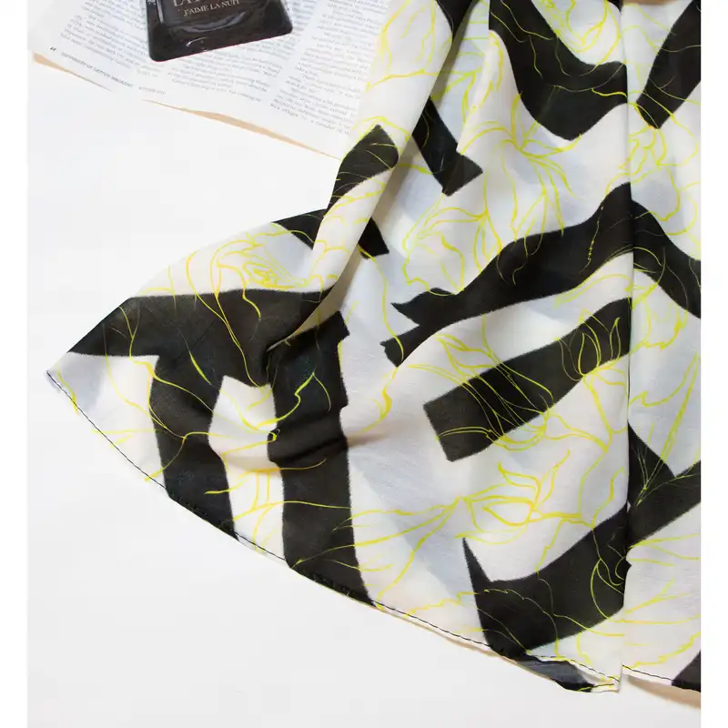 شال زنانه مدل نخی طرح زبرا کد 1956