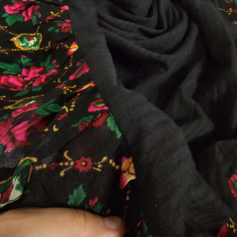 روسری زنانه مدل وال راه راه حاشیه موهر