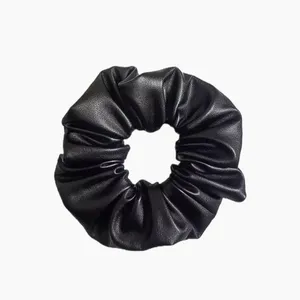 کش مو زنانه مدل اسکرانچی چرم 