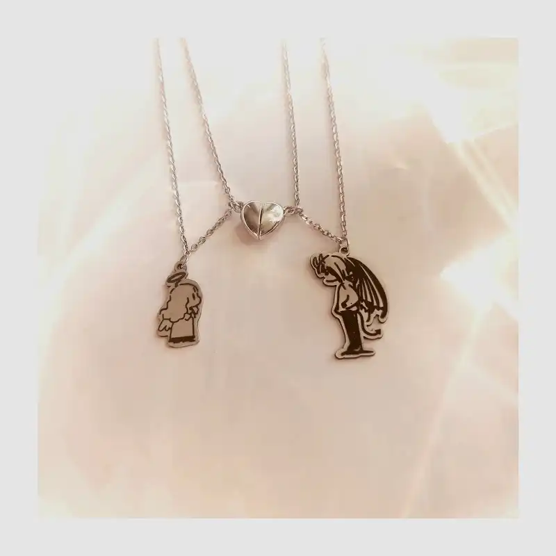 گردنبند مدل دوستی فرشته و قلب مگنتی بسته 2 عددی