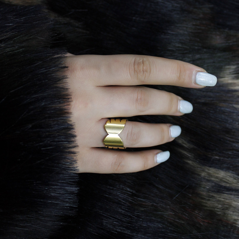 انگشتر زنانه طرح بال کد S133 انگشتر زنانه طرح بال کد S133